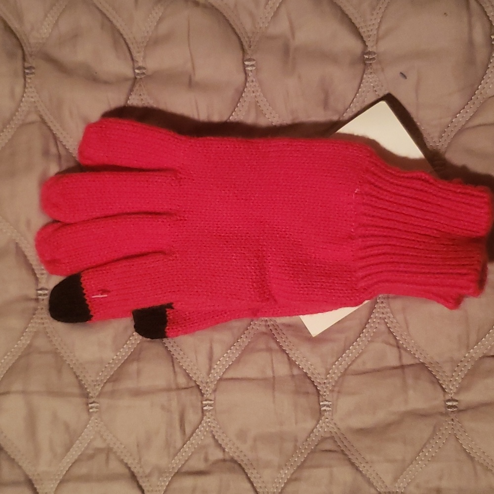 NWT Knitted Gloves( part of 2 piece set)